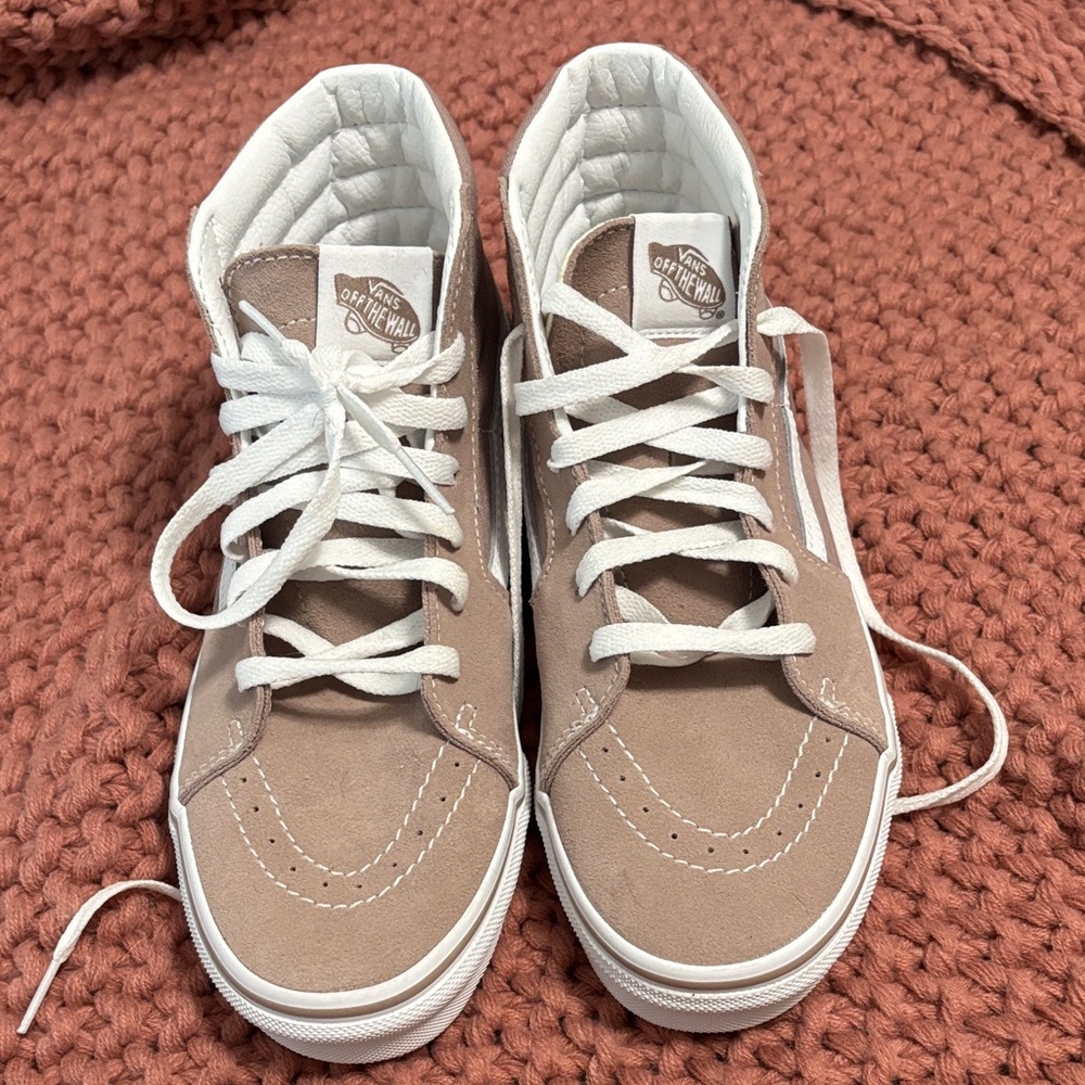NWOT Vans Suede High-Tops in Beige/mauve and White